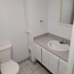 Très Bel Appartement 3 1/2 à Louer - Boulevard Des Sources - DDO - Aussi 4 1/2 - Photo 2