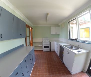 46 Bertana Crescent, Mona Vale NSW 2103 - House For Rent | Domain - Photo 4