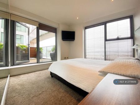 2 bedroom flat to rent - Photo 4