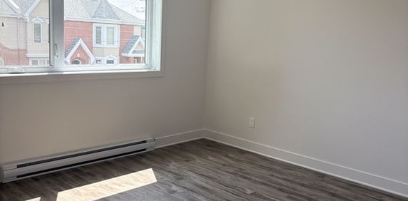 APPARTEMENT 5 1-2+BALCON+PARKING+CABANON - Photo 2