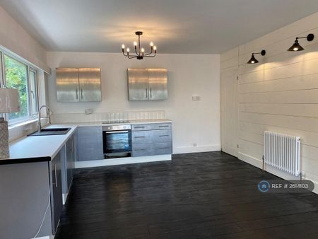 3 bedroom semi-detached house to rent - Photo 4