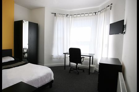 6 Bed Semi-Detached House, Salisbury Road, L15 - Photo 2