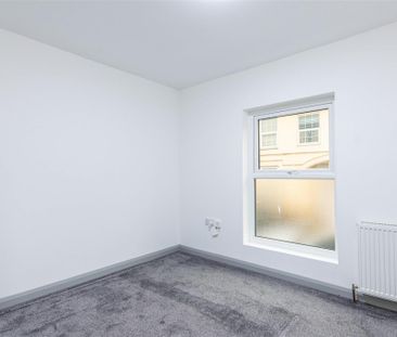 4 bed House - Mid Terrace To Let - Photo 4