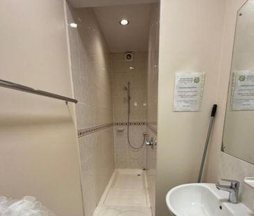 Room in a Shared House, Powys Lane, N14 - Photo 5