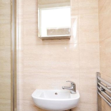 Modern 5-bedroom student property - Photo 1