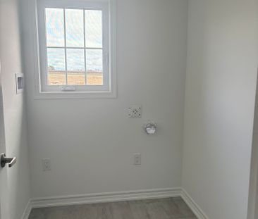 For Lease - 228 Greer Street, Barrie, Ontario - Photo 4