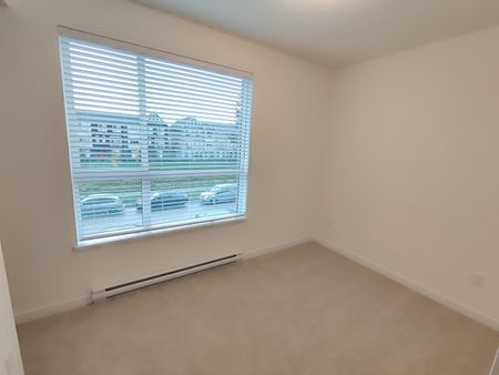 Brand New Spacious Three Bedroom in Fleetwood Village - Photo 2