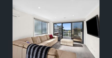 Spacious Family Home - Views of the Bay - Photo 3