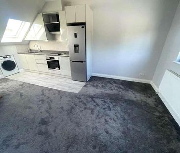 Fairmead Crescent, Edgware, HA8 - Photo 2