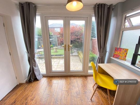 3 bedroom semi-detached house to rent - Photo 1