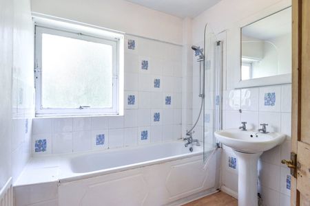 2 bedroom maisonette to rent Clare Court, Lower Camden, Chislehurst, BR7 - Photo 2