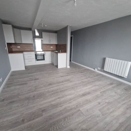 Price £900 pcm - Available Now - Unfurnished - Photo 4