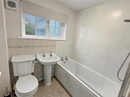 2 bedroom semi-detached house to rent - Photo 5