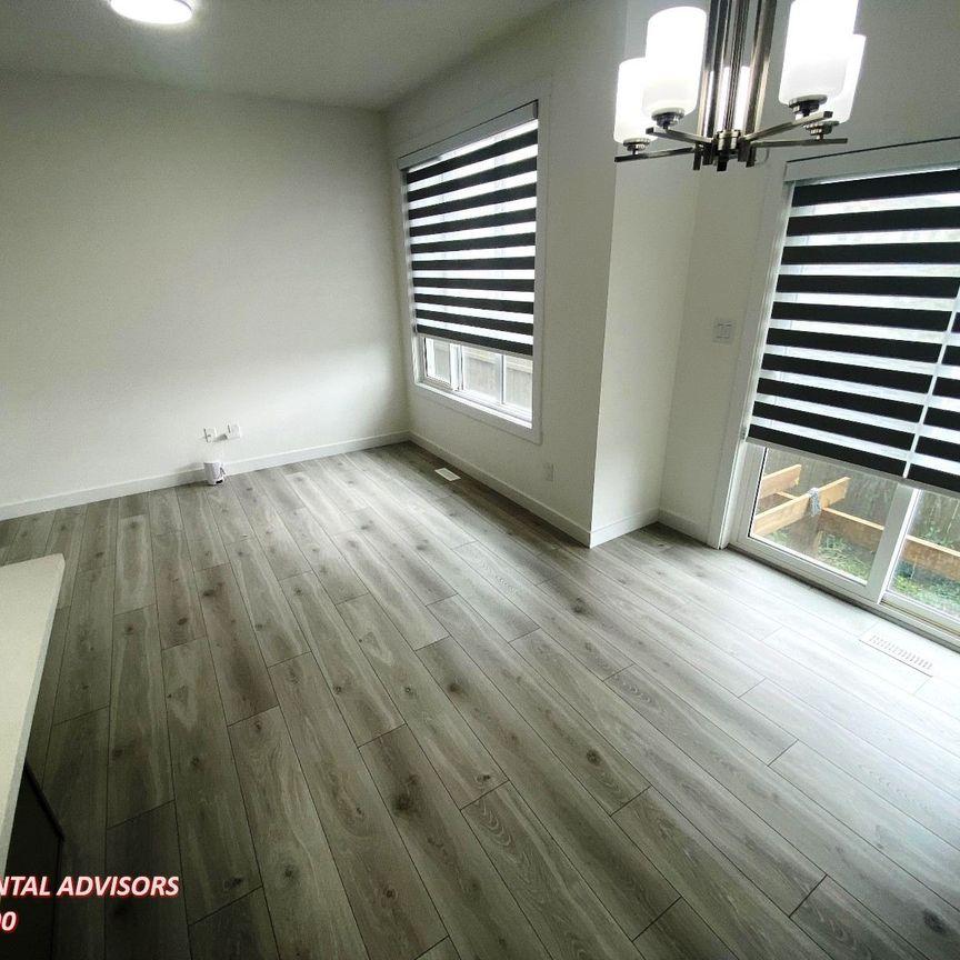 BRAND NEW 3 BED, 2.5 BATH, 2 STOREY TOWNHOUSE W/A DOUBLE ATTACHED GARAGE IN THE COMMUNITY OF THE ORCHARDS OF ELLERSLIE - Photo 1