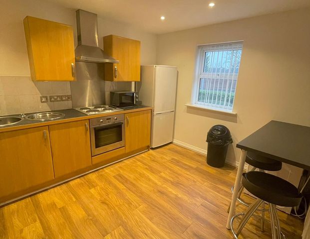 Seattle Close Room 1 - Photo 1