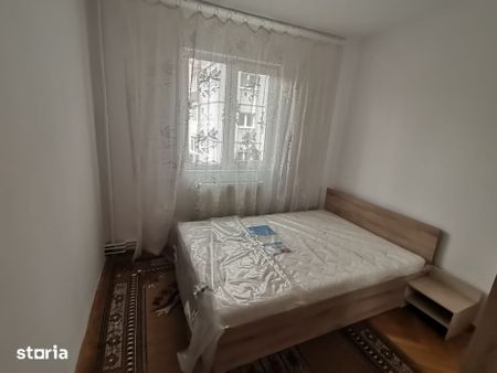INCHIRIEZ apartament 2 camere semidecomandat,zona Vasile Aaron - Photo 4