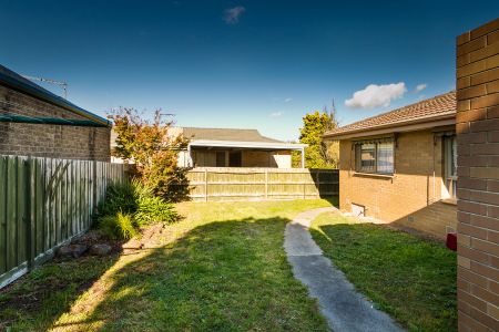 PERFECTLY POSITIONED TWO BEDROOM UNIT - Photo 4