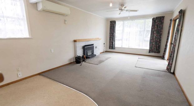 CLSOE TO PEKAPEKARAU PRIMARY SCHOOL - Photo 1