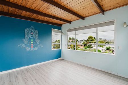 Sunny Family pet friendly home with an Avo tree - Photo 4