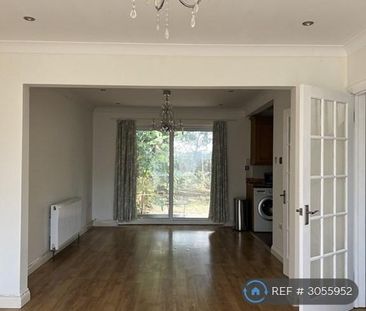 3 bedroom semi-detached house to rent - Photo 1