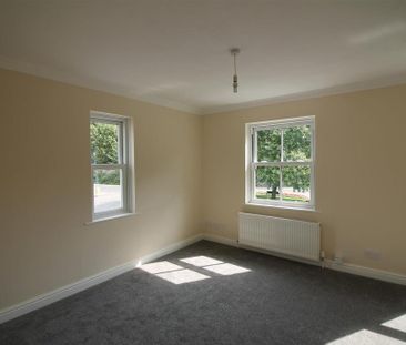 2 bedroom end of terrace house to rent - Photo 3
