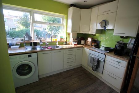 3 bedroom semi-detached house to rent - Photo 5