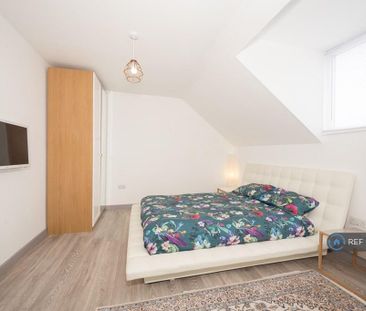 4 bedroom terraced house to rent - Photo 5