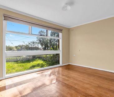 Refined Family Living in a Coveted Glen Waverley Setting - Photo 4