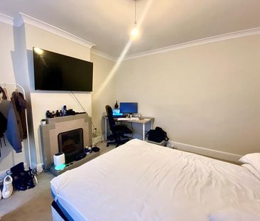 3 bedroom end of terrace house to rent - Photo 4