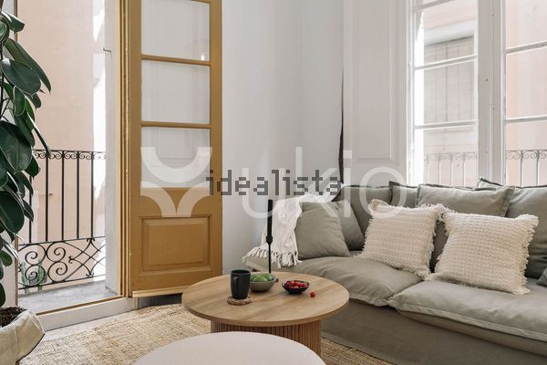 Alquiler de piso en Calle de la Victòria - Photo 1