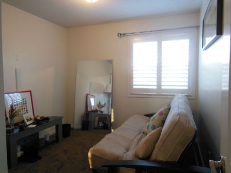 For Lease - 411 CEDAR HEDGE Road, Milton, Ontario - Photo 3