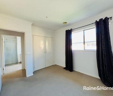 4 Cutter Lane, Sanctuary Lakes, VIC 3030 - Photo 4