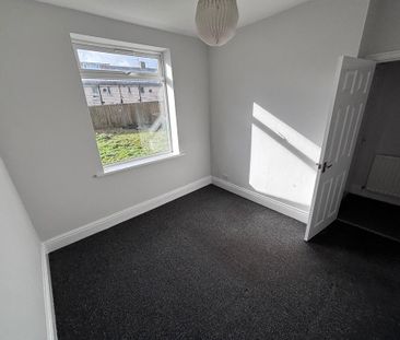 3 bedroom flat to rent - Photo 2
