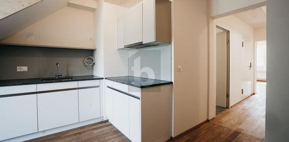 HISTORIC, ABOVE THE ROOFS WITH BALCONY - Foto 2