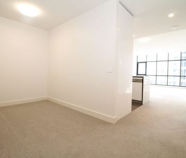 Large study | Large bedroom - Photo 2