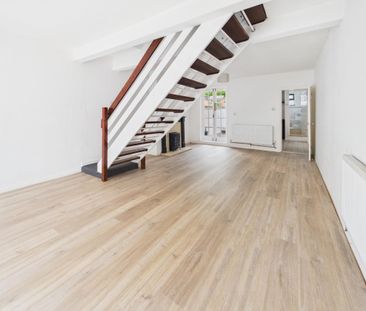 3 bedroom house - end terrace to rent - Photo 2