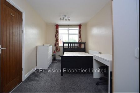 4 Bedroom Houses Near The Leeds University - Photo 3