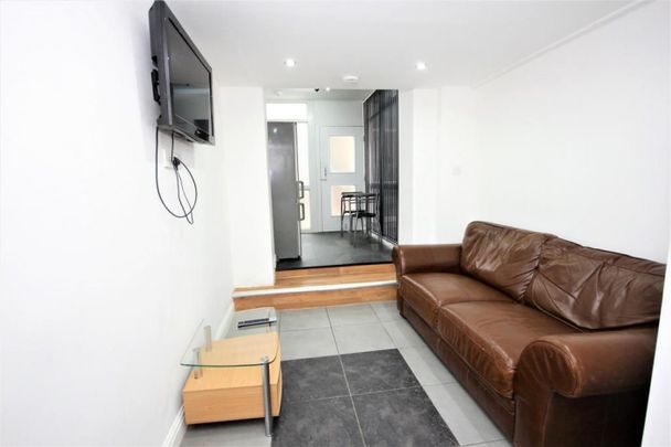 Flat , Connaught House, - Mount Street, Preston - Photo 1