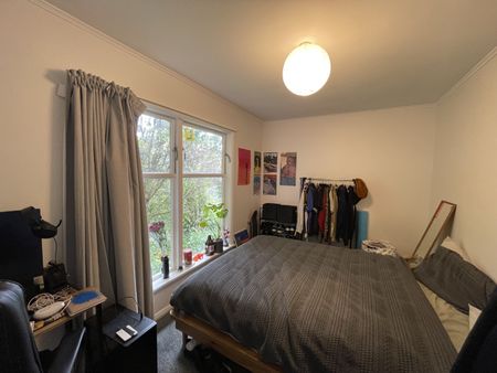 3 Bedrooms in Melrose - Photo 4