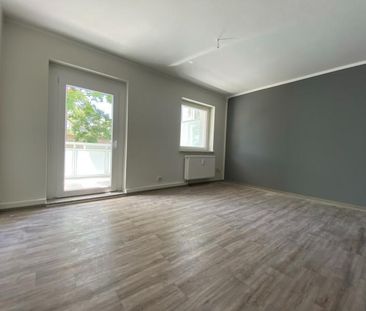 Bei Einzug frisch renoviert + neues Bad + großer Balkon! - Photo 1