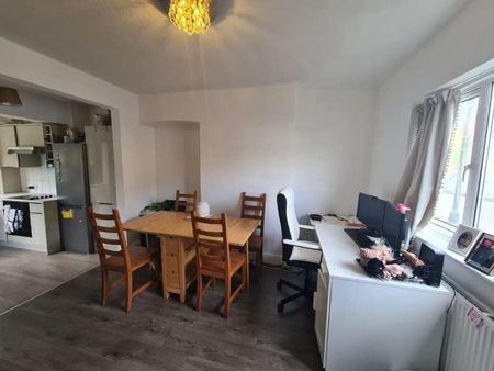 Maidenhead, Berkshire, SL6 - Photo 4