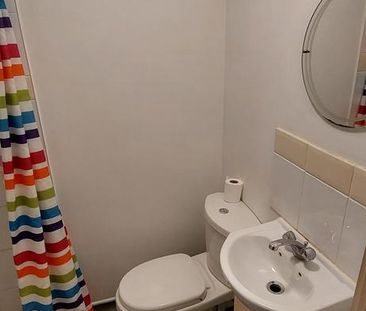 1 bedroom in a house share to rent - Photo 5