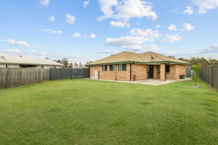 Spacious Family Home With Large Yard - Photo 2