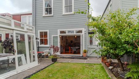 Stunning Heritage Family Home on Aro Street - Photo 3