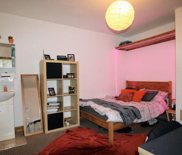 6 bedroom semi-detached house to rent - Photo 6