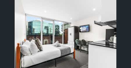 Modern self-contained fully furnished units with a balcony and free WiFi - Photo 5