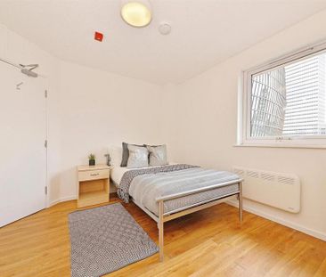 1 bedroom in a flat share to rent - Photo 1