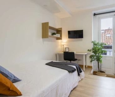 Room in a shared 41-bedroom apartment for rent in Justicia - Photo 2