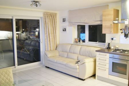 2 Bed Flat, Sullivan Court, E3 - Photo 2