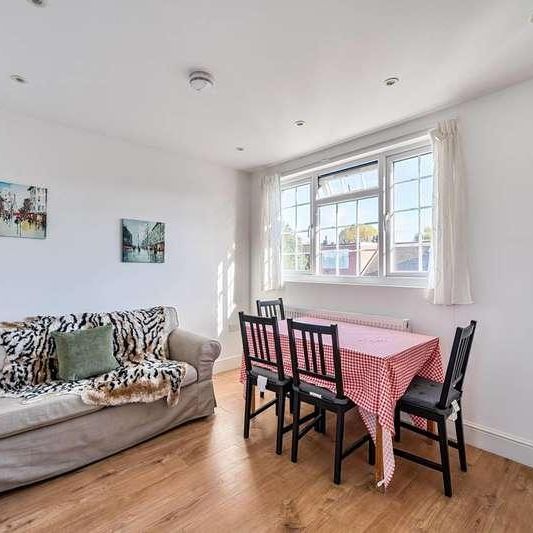 Clifton Gardens, Temple Fortune, NW11 - Photo 1